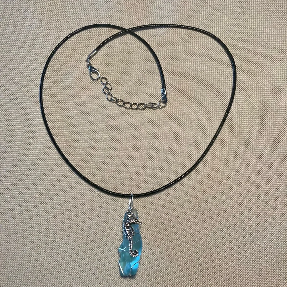HAND CRAFTED Wire Wrapped Antique Glass Pendant Necklace Sea Horse Charm - Picture 3 of 3